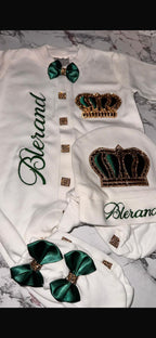 Personalisiertes Geburts-Set – Strampler, Mütze, Schühchen & Fäustlinge