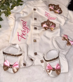 Personalisiertes Geburts-Set – Strampler, Mütze, Schühchen & Fäustlinge