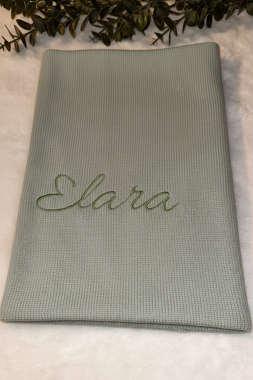 Personalisierte Baby-Strickdecke mit Namen