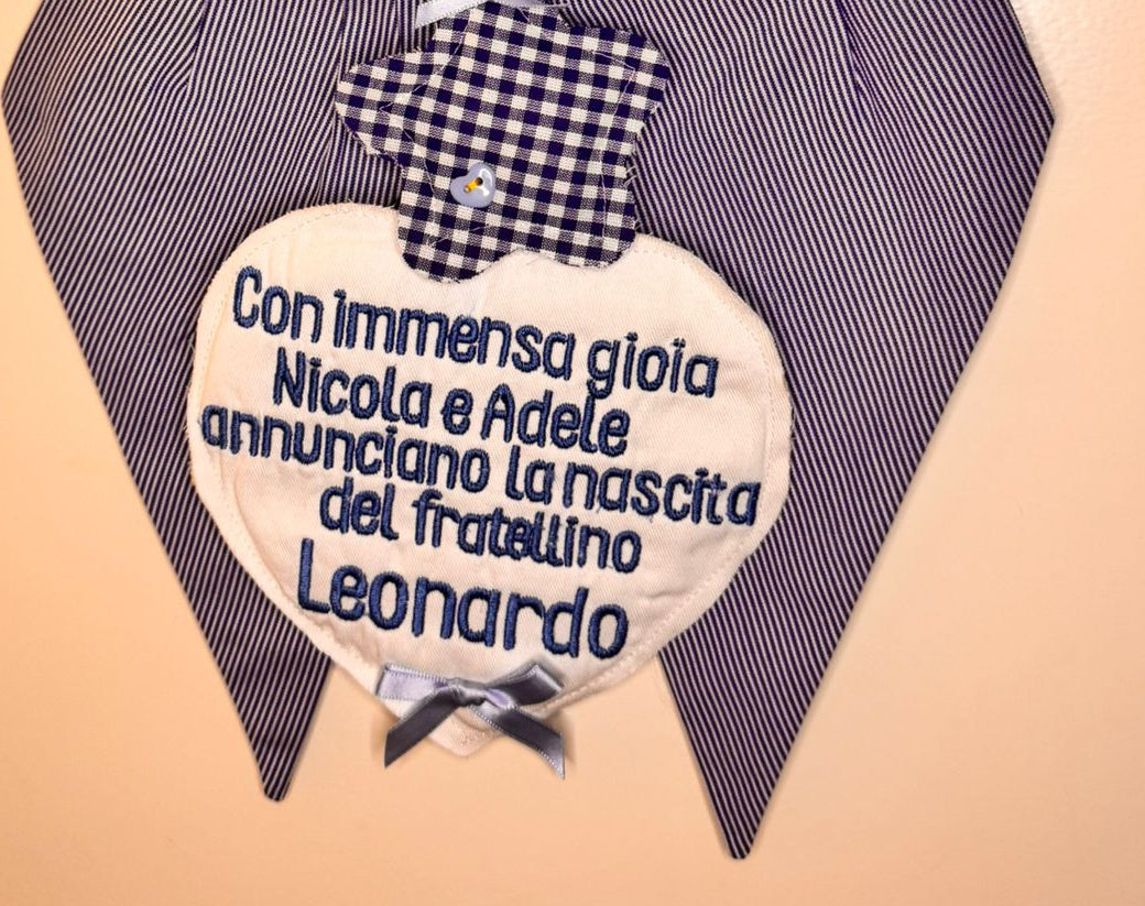 Nastro di nascita personalizzato con nome ricamato